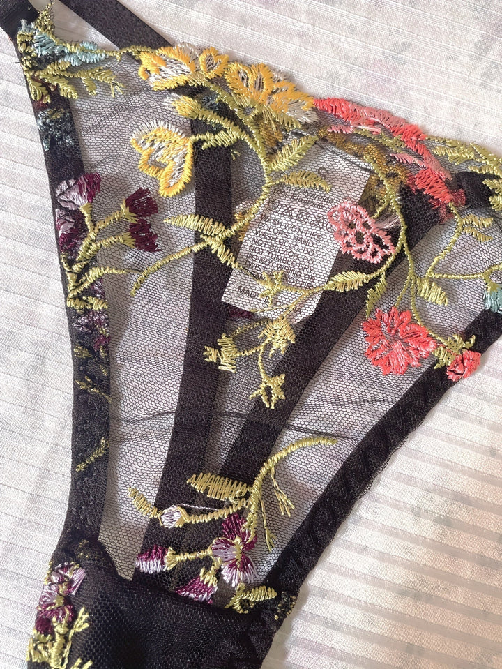 Elegant Embroidered Mesh Lingerie Set with Adjustable Fit