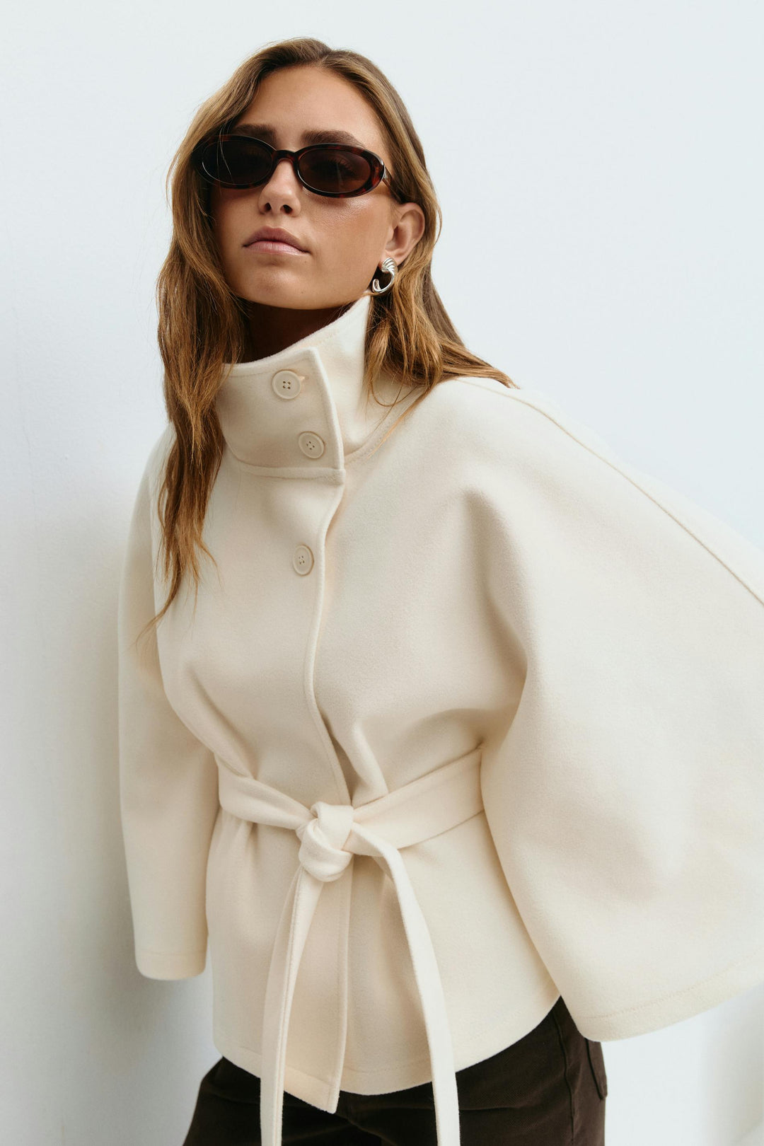 Clémence Cape Veste – Élégante veste ceinturée oversize