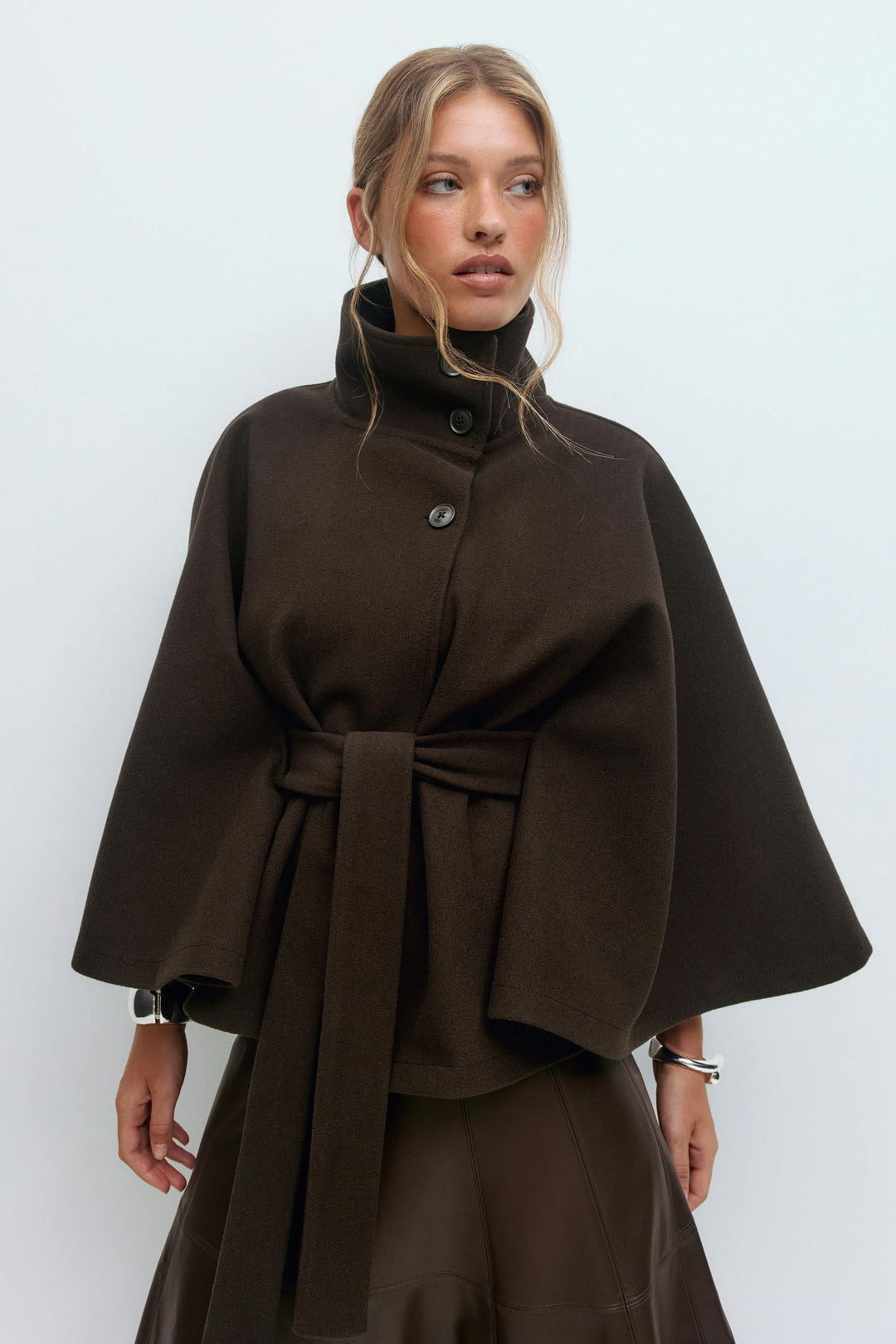 Clémence Cape Veste – Élégante veste ceinturée oversize