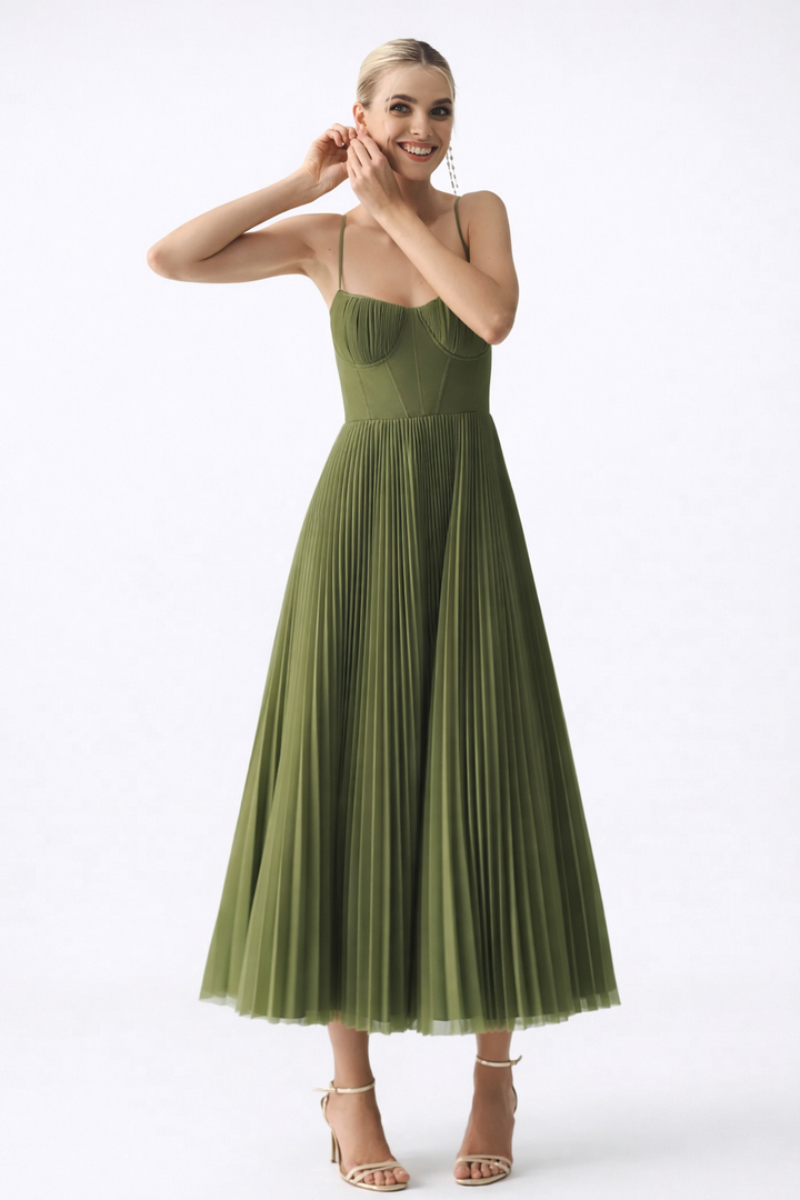 Robe d’été fluide femme coupe évasée décolleté cœur tissu plissé léger