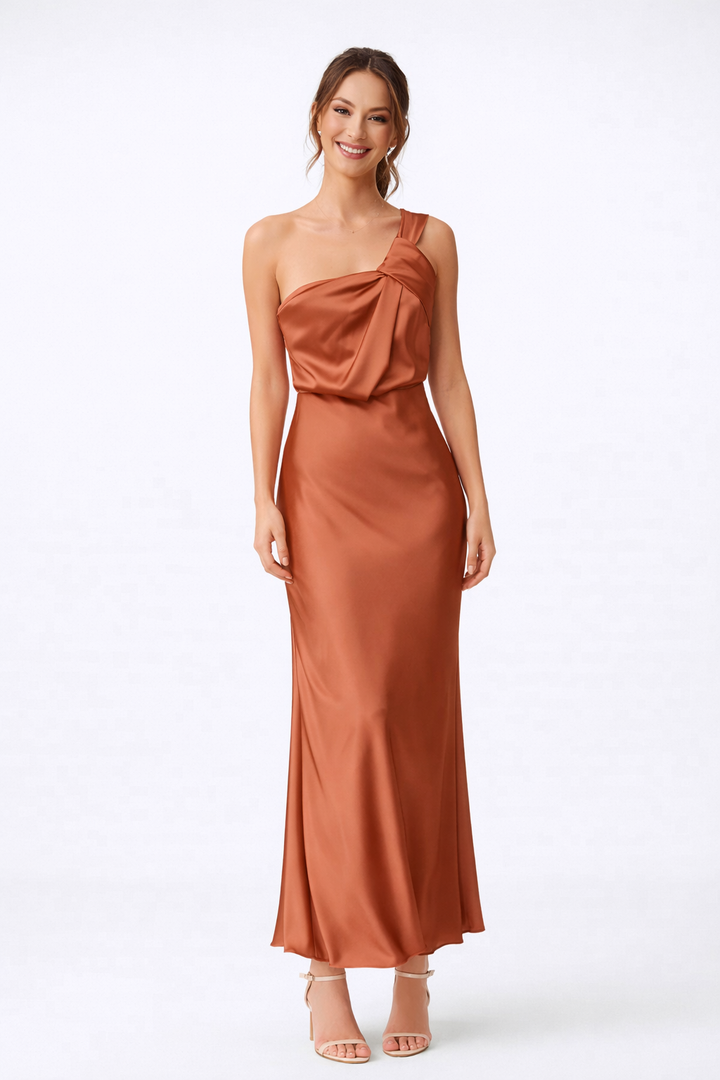 Robe longue satinée femme bustier sans bretelles coupe évasée élégante