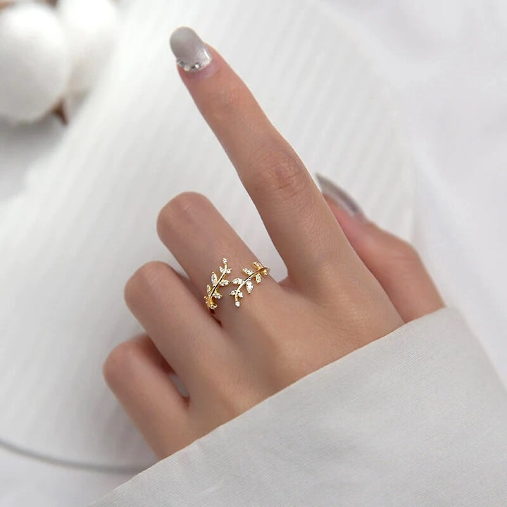 Liora Ring – Elegant 925 Sterling Silver Leaf Design