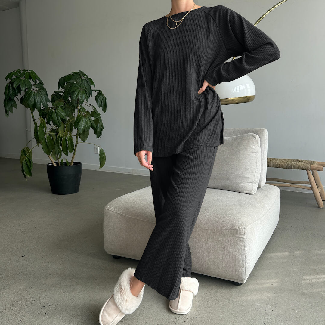 Amaya Cozy Ribbed Loungewear Set – Soft Knit, Relaxed Fit