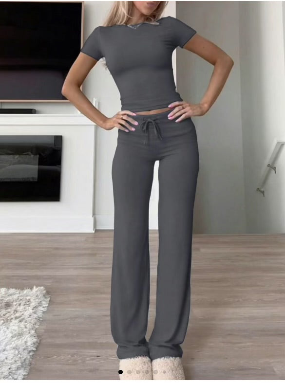 Ensemble lounge 2 pièces – T-shirt manches courtes + pantalon droit