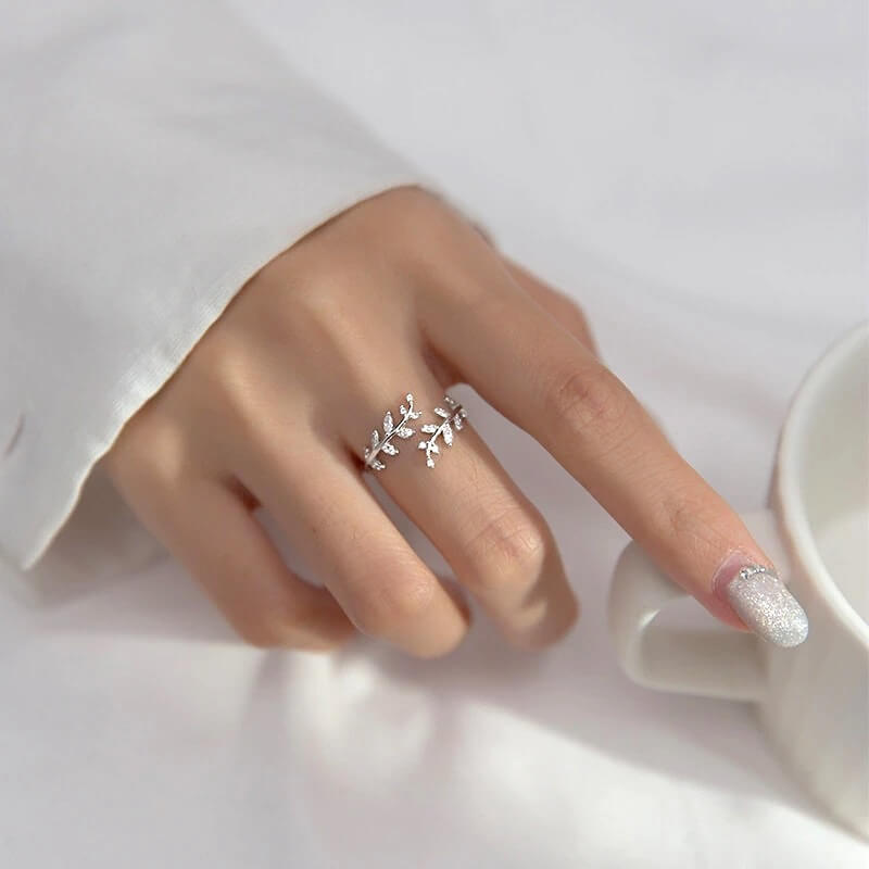 Liora Ring – Elegant 925 Sterling Silver Leaf Design