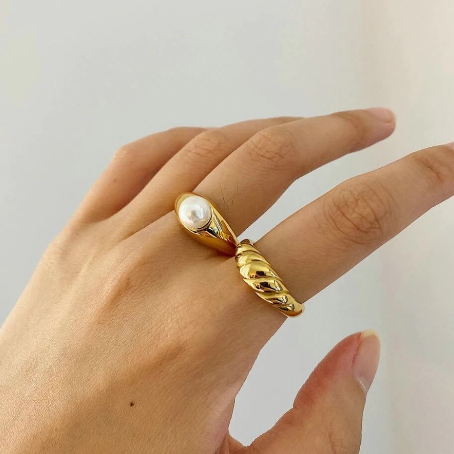 Liora Twisted Minimalist Ring – Gold-Plated & Silver Stainless